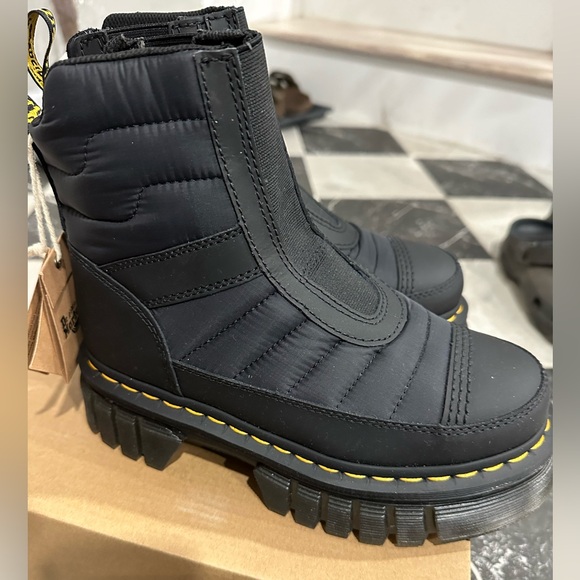 Dr. Martens Audrick Quilted Chelsea Boot NWT - Picture 3 of 6